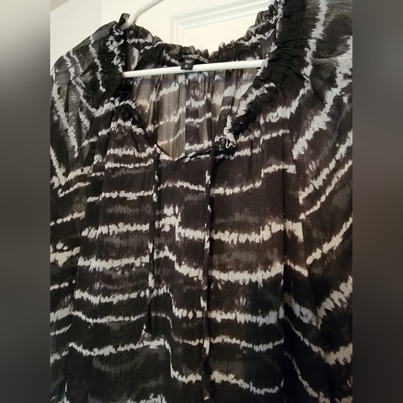 EXPRESS Shear Top - Picture 4 of 6